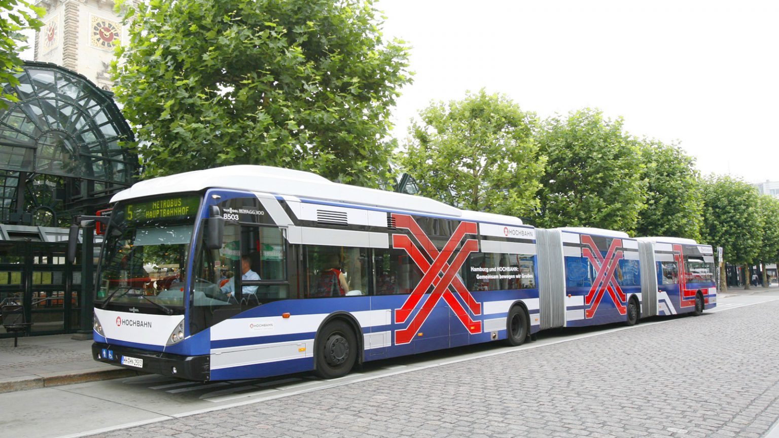Fahrzeuggestaltung der XXL-Busflotte für die Hochbahn